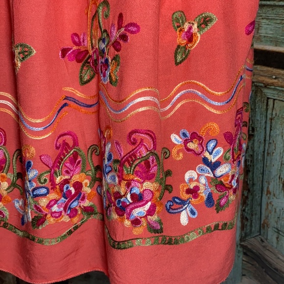 NWOT
beautiful skirt with hand-embroidered flowers - Picture 8 of 9